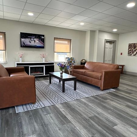 Hometowne Studios By Red Roof Richmond, Va - W Broad St Dumbarton المظهر الخارجي الصورة