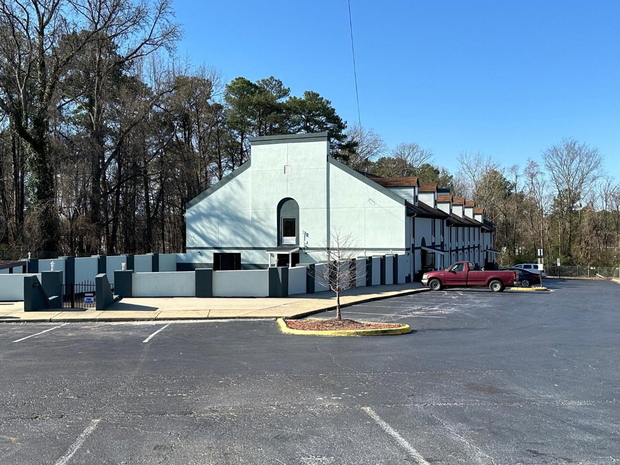 Hometowne Studios By Red Roof Richmond, Va - W Broad St Dumbarton المظهر الخارجي الصورة