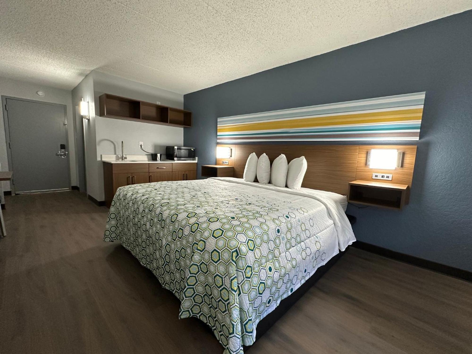 Hometowne Studios By Red Roof Richmond, Va - W Broad St Dumbarton المظهر الخارجي الصورة